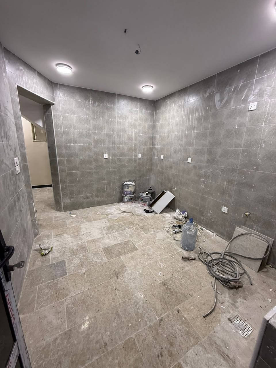 #للايجار___في____السيديه
دار مساحه 130

يحتوي على 4 غرف نوم وصاله ومطبخ وخدمات 

بدل الايجار ***********

زيد الشمري
