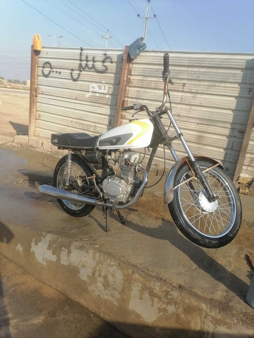 دراجه للبيع كلك مكينتها تخبل ناعمه دبلات شغاله كشن تفصال سعرها٢٧٥ وبيها مجال مكاني قضاء نصر***********
