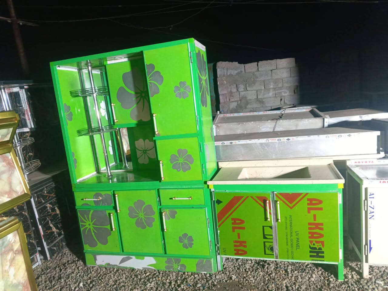 كاونترات  وسنكات للبيع  كل واحد بسعر  مكان بغداد ***********
