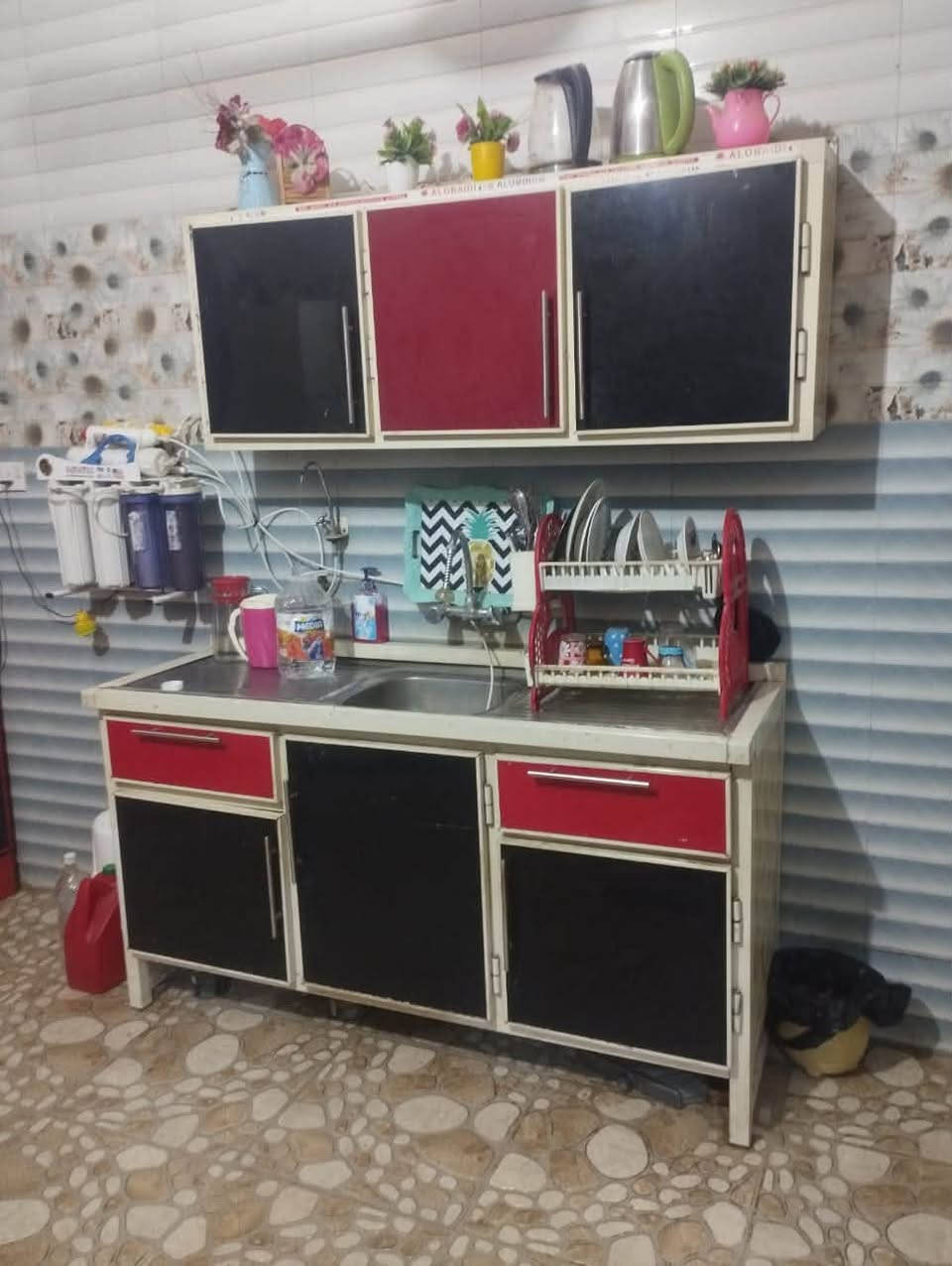 كاونتر للبيع
كاونتر  المنيوم كامل اربع قطع مع سنك و ملحقه 

للستفسار ***********
