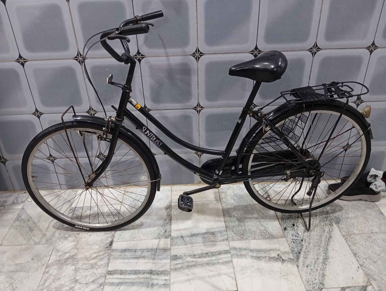 سلام عليكم بايسكل للبيع نضيف مال حاويه السعر85وبي مجال مكاني ناصريه مركز قرب مدينة الماءيه رقمي للتواصل ***********
