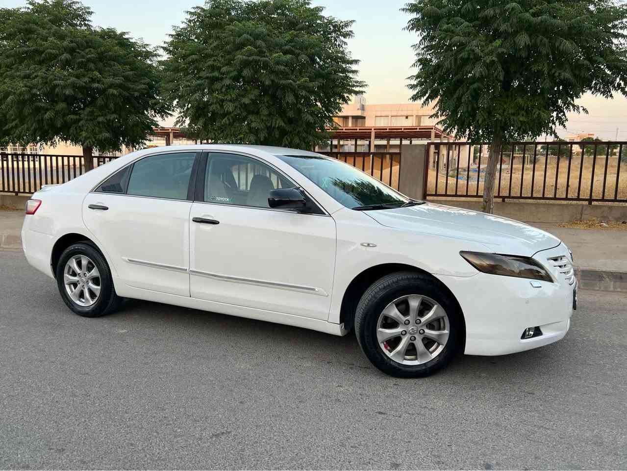 ‎بەناوی خوای گەورە 
‎toyota camry 2008 glxفوول مواسەفات تەنیا سڵاید نیە
‎کامری سپی بەفری چوار پستۆن بۆ فرۆشتن
‎ڕەقەم و سەنەوی تازەیە بەناوی خۆمەوەیە دەمێکە لای خۆمە و سەیارەی مەعرەز نیە
‎شاشە و کامێرا
‎پەردەی بیلاد
‎فۆرمیکا‎
‎دژە خلیسک
‎تحدید سورعە
‎کوشن کارەبا
ئاوێنە کارەبا
سوکان فۆلیۆم
چوار تایەی تازە بۆ بەستراوە
گێڕ و مەکینە بە شەرت
‎هیچ غەرامەی لەسەر نییە

چوار پەڵە سبوخی هەیە دەرگاکانە و پشت و پێشی هیچی نیە هەموو گیانی کەپسە
‎
هەموو زانیاریەکانم نووسیوە تکایە ئەگەر موشتەری نی سەری خۆت و منیش مەهێشێنە 

‏‎سعری 110 گەڵا و مەجالێک

‏‎شوێن : چەمچەماڵ  
ژ.م [***********] شمشمل, السليمانية

