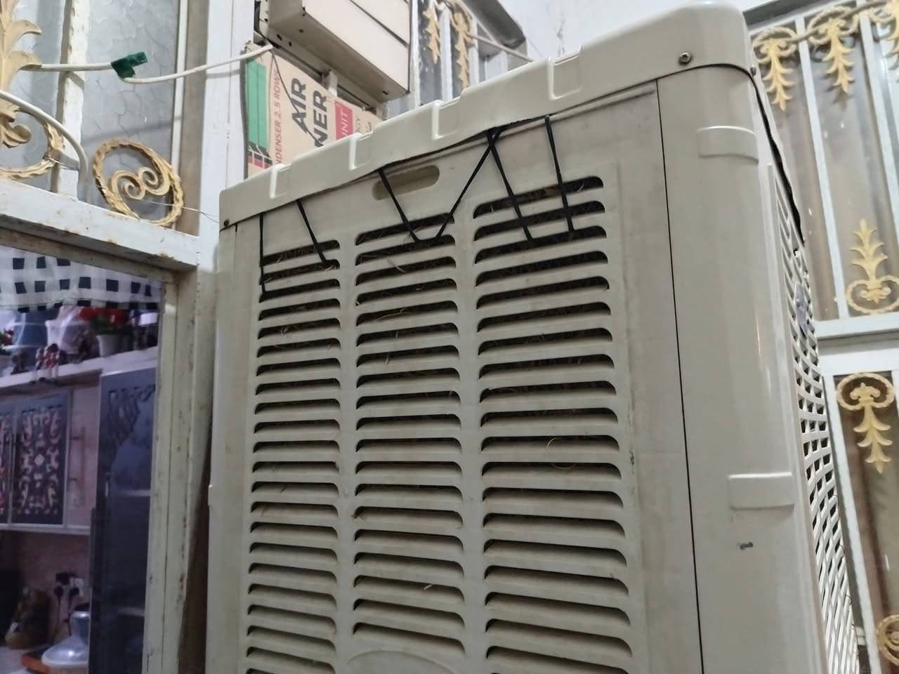 سلام عليكم القطعه الأولى هيه فرن وهيه تنور شرط الفحص القطعه امانه لله نضيفه شرط الفحص السعر ١٠٠ القطعه الثانيه مبرده نضيفه شغاله مع الميز شرط الفحص السعر ١٥٠ مقفوله الرقم *********** بي واتساب
