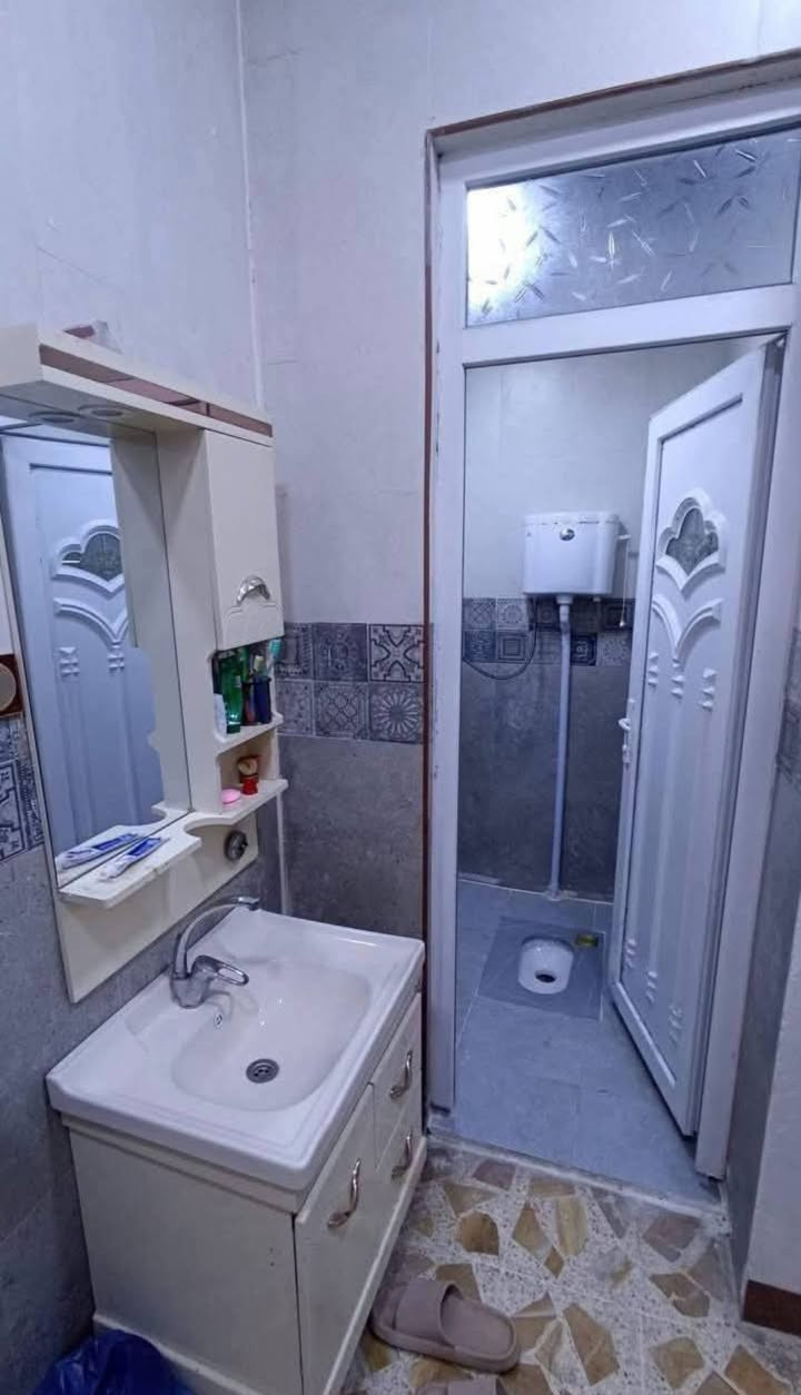 🏡 دار للبيع في القادسية الثانية – موقع مميز قرب مدرسة زهرة المدائن

فرصة سكنية رائعة لعائلة تبحث عن الراحة، المساحة، والبناء الحديث.

📐 المساحة: 150 متر مربع
📏 الواجهة: 7.5 متر

🔹 الطابق الأرضي:
✅ كراج سيارة
✅ غرفتا نوم
✅ هول استقبال واسع
✅ مطبخ حار وبارد
✅ صحيات منفصلة

🔹 الطابق الثاني:
✅ 3 غرف نوم
✅ غرفة ماستر (سويت)
✅ هول
✅ صحيات منفصلة

⭐ بناء حديث ومواصفات ممتازة
⭐ شرط التحويل وقرار التمليك متوفر
⭐ موقع هادئ وقريب من الخدمات والمدارس

📞 للاستفسار والحجز:
***********

📍 مكتب أحمد الحاج هاشم لتجارة العقارات

🔹 نستقبل جميع عروضاتكم العقارية (بيع – شراء – إيجار).
🔹 لدينا أراضٍ ودور وشقق ومحلات تجارية بمناطق مختلفة.
🔹 خدمات بناء وتنفيذ وإشراف هندسي بأيدي كوادر متخصصة.
🔹 معاملات الإفراز والتمليك والتحويل ومتابعة المعاملات العقارية.
🔹 تقييم العقارات وتقديم الاستشارات العقارية مجاناً.

✨ ثقتكم أساس نجاحنا، ونسعى دائماً لتوفير أفضل الفرص العقارية بأفضل الأسعار.
