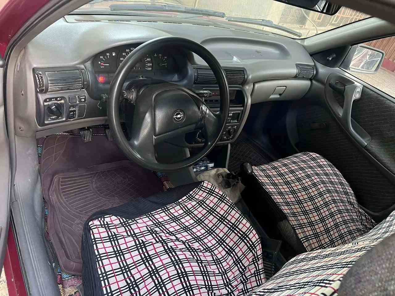 ابل مديل1993رقم الألماني سياره جاهزه مرتبه
سعر ٤٥
عنوان بغداد 
***********
