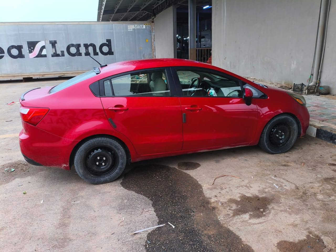 سياره للبيع موديل ١٣ رقم بغداد انكليزي بسم البايع سعر ٨٥ قفل كفاله عامه مكاني كربلاء حي القادسية *********** ***********
