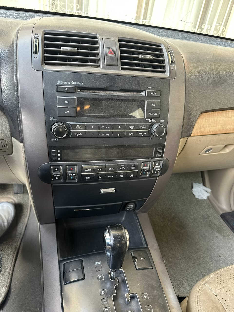 السلام عليكم كيا موهافي موديل 2013 رقم بغداد باسمي مكفوله من الصبغ ماعدا البلاستك الرصاصي السونار موجود وياهه فول مواصفات دفع رباعي بصمه عدد 2  ماشيه 74000 كيلو للاستفسار اكثر مراسلة الصفحه او الاتصال على الرقم ***********  السعر 180 $
