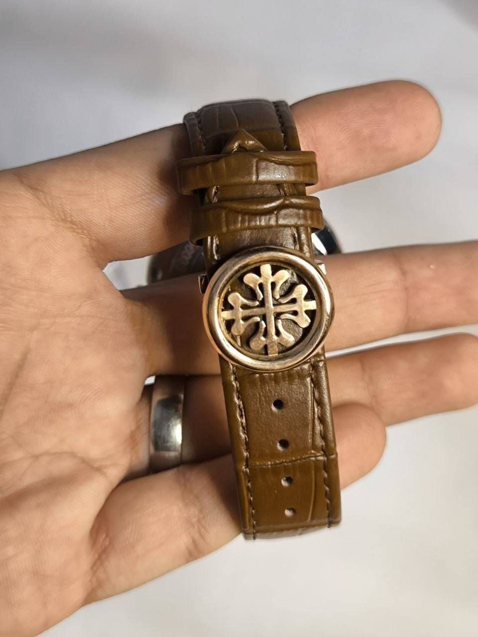 باتك فلبPatek Philippe 

تحفه فنيه تتخطى مفهوم الوقت
مكينة اوتماتيك
نظام شمسي قمري 
الميناء مميزة
زجاج زفير مقاوم للخدش 
الهيكل مصنوع من الاستانلس ستيل 
مختمة من كل مكان
اميال وارقام  لامينوس 
مقاومة ماء وغبار 
سير جلد طبيعي
قفل فراشة

القطعة ابد ما تتفوت
ملاحظة متوفره قطعة واحده فقط 
السعر :- 75 الف ع اول تم 
للحجز والاستفسار يرجى الاعتماد خاص


**إذا كنت صاحب هذا الإعلان وتريد حذفه لأي سبب، رجاءا أرسل رسالة إلى الدعم الفني**