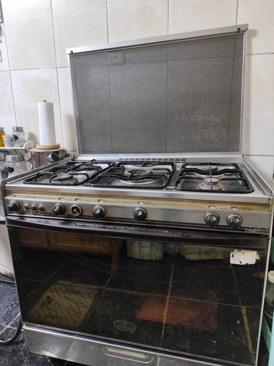 طباخ للبيع خمس عيون +فرن كلشي شغال ب125وبي مجال ***********
