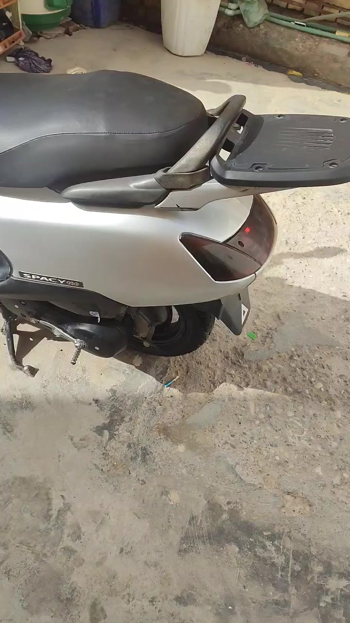 دراجه سبيسي ياباني كفرات اصليه ابو الختم كابريتر اصليه قفل جنطة قفل ستيرن كهربايات كله شغال كل نقص مابيه مكاني كوت حي جهاد ***********
