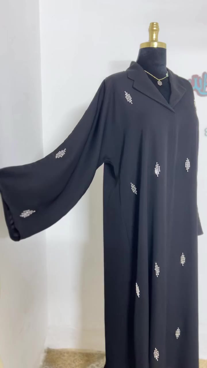 عبايات كويتي كوالتي جدا عالي وسواد فاحم موديلات وحده احلى من وحده وبسعر جدا مناسب 😍 للتواصل زوروني ع الإنستغرام _s.9n1 او على الواتس آب ***********
