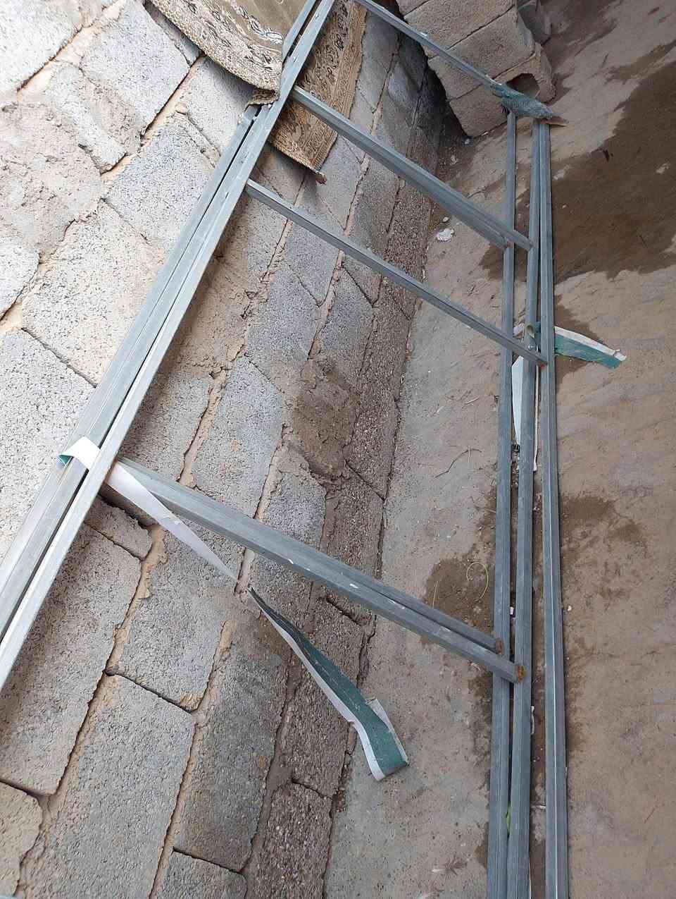 شخاط 3 قطع طول 4 أمتار كل قطعه بيهه ثنين طوال العدد 6 قطع سعر القطعه كامله 12 ألف كلهن شلع 34 ألف مكاني بعقوبه باب الدرب ‏‪***********‬‏
