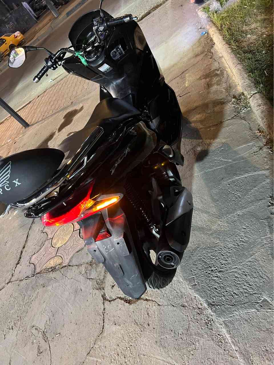 بسكس ياباني جيل ثالث دراجه ماشيه ٢٥ قابله لزياده مكينه ناعمه حيل ما بيه لا صوت كسل وله كلج بعد لياباني معروف بل نعومه بصمه وياه مفتاح قفل جوزه ول سعر ١٦ ورقه بيه مجال بطبط خادم لطيبين بيع فقط الله يرضه عليكم كفاله حته من سخط ما بيه اي زلع من ترايش لصفاح مرايه كفراته *********** مكانه شعب بغداد, العراق
