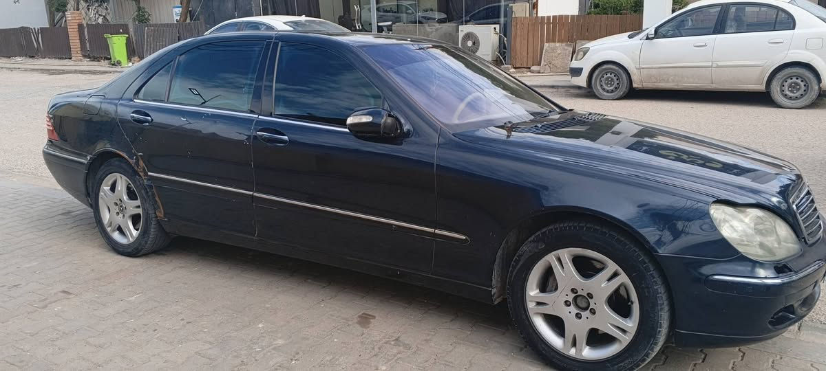 ادوات ادوات ادوات ادوات  
بدون رقم 
S500 2004 اصل 
ماشيه200 حقيقي 
كير ومكينه كفاله 
سياره نضافتها 80 %
بسعر البلاش
تواصل ***********
