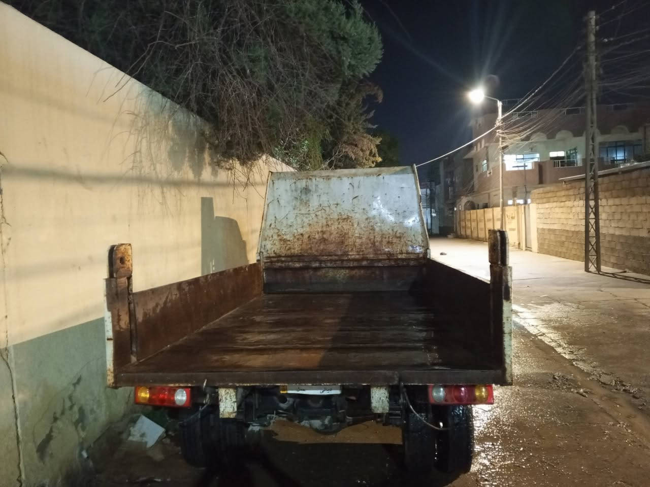 للبيع بسعر مناسب قلاب 2طن أو مراوس مع سيارة صغير باله***********
