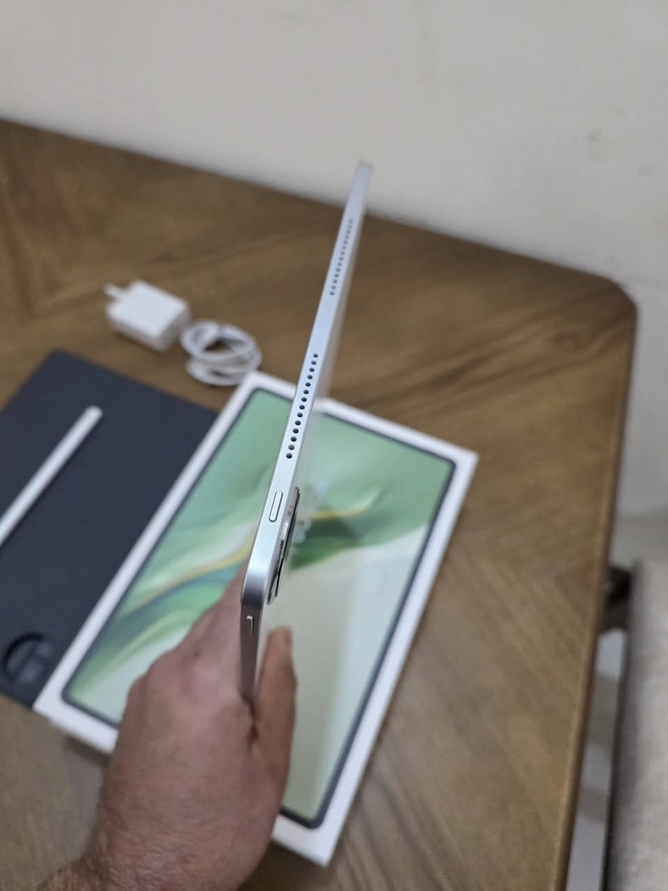 تابلت اونر ماجك باد 12.3 oled 256 نضافه 100% استعمال اقل الاسبوعين جديد بمعنى الكلمه كامل ملحقاته وياه الكيبورد و القلم و الكارتون و الشاحنه للبيع فقط سعره ٧٥٠ الف مكاني الكرادة ***********
