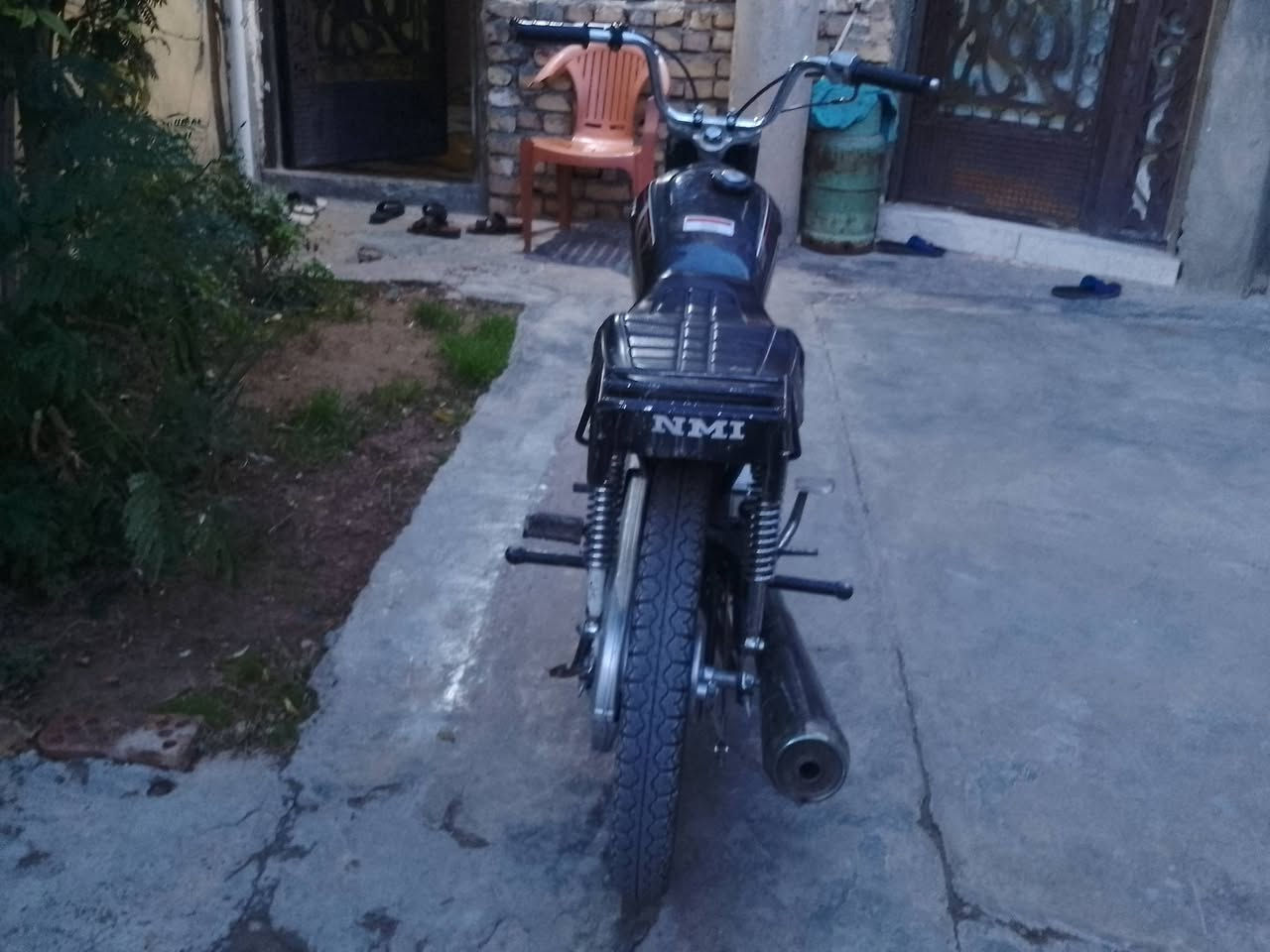 سلام عليكم دراجه للبيع نامه شلامجه خير من الله هندر واحد المكان جلولاء هاي الورقه طلعتني من الدوريه 3 مرات السعر 300 بيهة مجال للطيبين 
رقم الهاتف ***********
