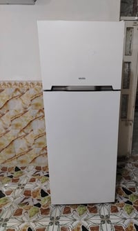 ثلاجات عدد 2 للبيع نوع فستل اخو الجديد نظافه 100/100 الاتصال 077391145...