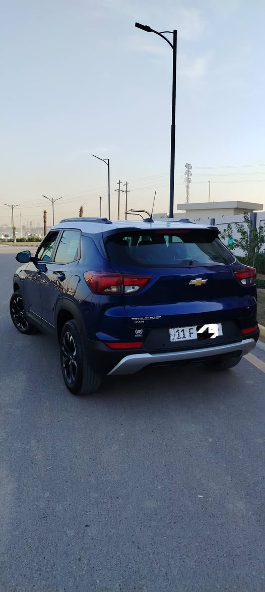 Chevrolet trailblazer2023
سعر 145 وبيها مجال
رقم بغداد
ألون:ازرق+ ابيض 
مواصفات LT 
 بصمة
رادار جانبي 
كشاف
حساس خلفي  
تحكم مقود جهتين 
تشغيل عن بعد
كراسي تادفه و كهرباء
رادارات ٣٦٠ درجة
٣ سلندر توربو ١.٣
ماشية  ٤٨ الاف مايل
الضرر موضح بالصور صبغ قماره لون ابيض وربع بنيد وصندوك 
العنوان بغداد
الاستفسار ***********
