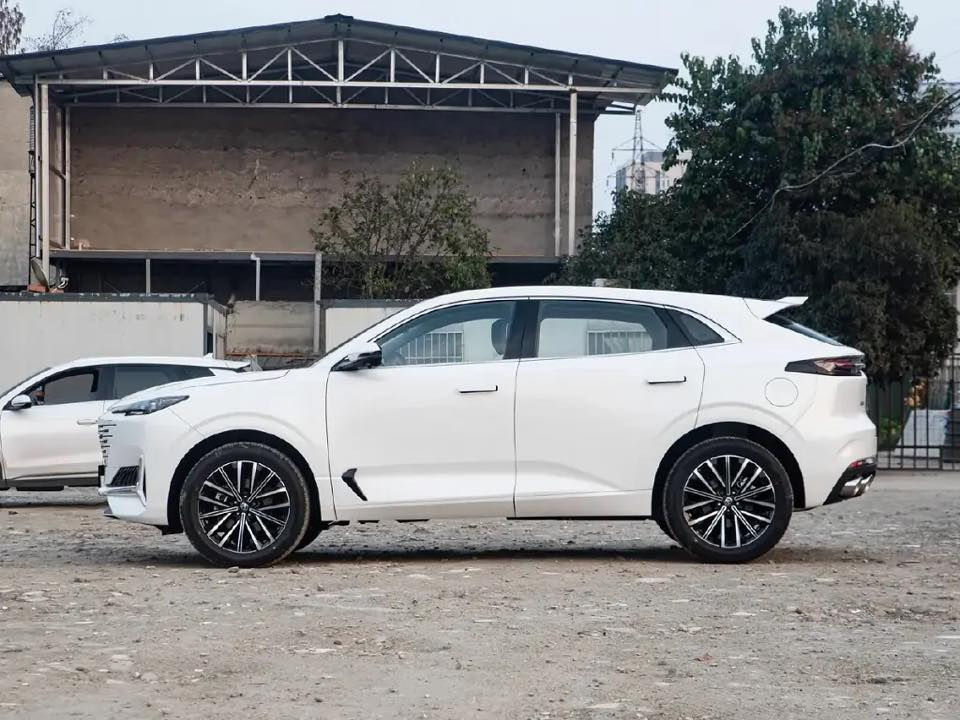 شانجان يوني كي (Changan Uni-K 2025)🤍🔥
وارد خليجي 🇰🇼 ضمان البخيت
🎖️ بيع مستعجل  ((  35 مليون  ))ومجال بسيط🎖️

🔸 ( السيارة محجوزة للمصرف الزارعي بأسم صاحب السيارة + كفلاء عدد 2  )
🔸 ⁠البيع وكالة

مكان تواجد السيارة: بغداد - الديوانية 
رقم صاحب السيارة: ***********

🎨 اللون أبيض
🪪 مرقم بغداد
📏 ماشية 18 ألف كيلو فقط
🛡️ مكفولة من الضربة والصبغ

⚙️ محرك 2.0 لتر تيربو
⚙️ ناقل حركة أوتوماتيك 8 سرعات
🐎 قوة 233 حصان
🔩 عزم دوران 390 نيوتن/متر
🛞 دفع رباعي AWD

🪟 فتحة سقف بانوراما
🧳 فتح الصندوق كهرباء
📡 دخول ذكي بصمة
🔑 تشغيل بصمة
📡 تشغيل عن بعد

🛞 جنوط 21 إنچ
📐 قياس الإطار 265/45R21
📊 حساسات ضغط الإطارات

📡 حساسات أمامية
📡 حساسات خلفية
📷 كاميرا 360 درجة
🎥 أربع كاميرات محيطية
📡 رادار
🛑 أوتو بريك
🚨 نظام ABS
⛷️ مانع انزلاق
⛰️ نظام نزول المنحدرات

🖥 شاشة عدادات ديجيتال
📱 شاشة تدعم Apple CarPlay
📹 تسجيل DVR أثناء القيادة
🗺️ نظام ملاحة

💡 مصابيح زينون + LED
🔦 بك لايت LED
✨ إنارة داخلية محيطية LED

💺 المقاعد جلد
⚡ حركة المقاعد الأمامية كهرباء
🔥❄️ تدفئة وتبريد المقاعد الأمامية
💾 ذاكرة مقعد السائق
👨‍👩‍👧‍👦 تتسع المقصورة لخمسة ركاب
  مثبت مقعد الطفل ISOFIX

❄️ تبريد قطعتين
🔋 شاحن هاتف لاسلكي
🔌 منفذ طاقة

🔊 نظام صوت SONY
🎵 بلوتوث + Type-C
🎙️ أوامر صوتية

🏁 دبل إكزوز
✨ تطعيم داخلي ألمنيوم

مكان تواجد السيارة: بغداد - الديوانية 
رقم صاحب السيارة: ***********
