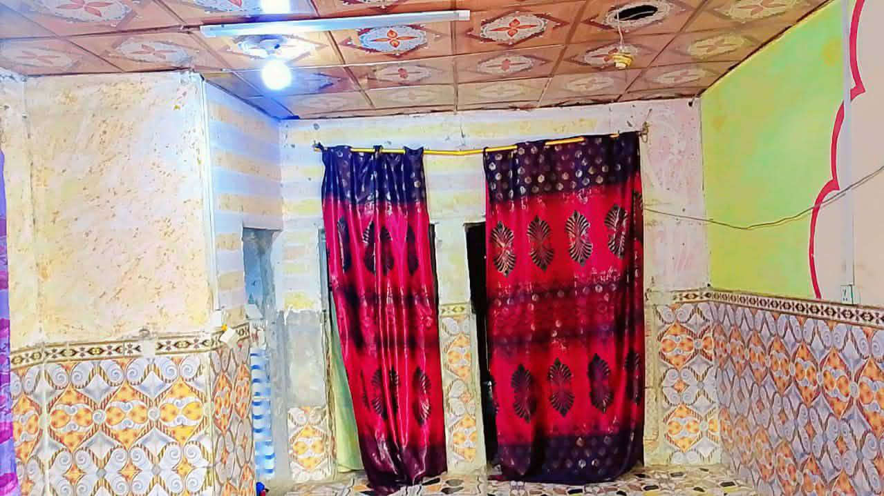 السلام عليكم بيت للبيع في الزبير الشعيبه منطقه الجوية علئ الشارع مدرسه متوسطه وابتدائيه تبعد عن البيت 200 متر البيت بيه قطعه بلخلفي ومساحه كدامه + ماء كهرباء ماتنطفي  بناء قديم غرفتين وصاله وديوان وحمام يبعد عن السوق خمس دقائق السعر 16 وبيه مجال بصيط للاستفسار خاص واتساب فقط *********** #البصرة #عقارات #البصره
