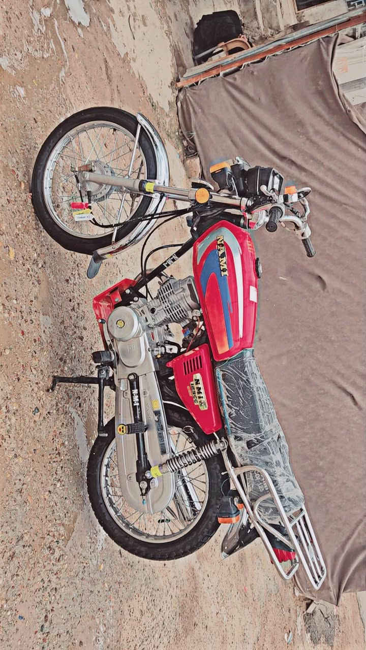 صعبه تصير مثالي يالمثلك هواي ✈️👻
سلام عليكم شبابنه دراجه واحد نجف وبس هيه هنا والوحيده 
من البصره محول المرور يعني من جيبلي مثله ذيج ساعه تشكرك 
لنه ماتحصل مثله وعيف شلامجه والمتياز دراجه رقم وسنويه رقم نكليزي ثاني يوم مدور بل مرور كلشي ماعيز الدراجه كدام العين نضافه واحد على واحد برغي مامكيوس من المحرك السعر خاص مكاني نجف براكيه وهاذه رقمي *********** واني خادم الطيبين ✈️🤝

