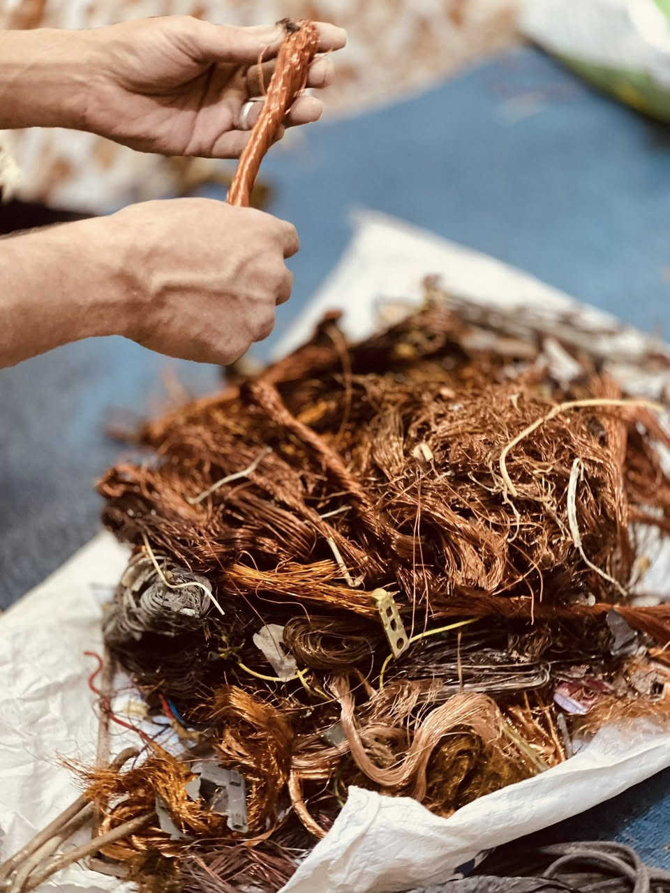 السلام عليكم نحاس للبيع
تقريباً بيهن 50 كيلو بيش الكيلو الحالي ابيييع 
ما ابيع اقل من السعر الحالي 🔴
رجاءً بدون اتصال 🔴 
مكاني ناصريه مركز ما اكدر انطيكم رقم وعنوان بالضبط لمن نتفق ع سعر ع مود مو كلساع جاي واحد ✨


**إذا كنت صاحب هذا الإعلان وتريد حذفه لأي سبب، رجاءا أرسل رسالة إلى الدعم الفني**