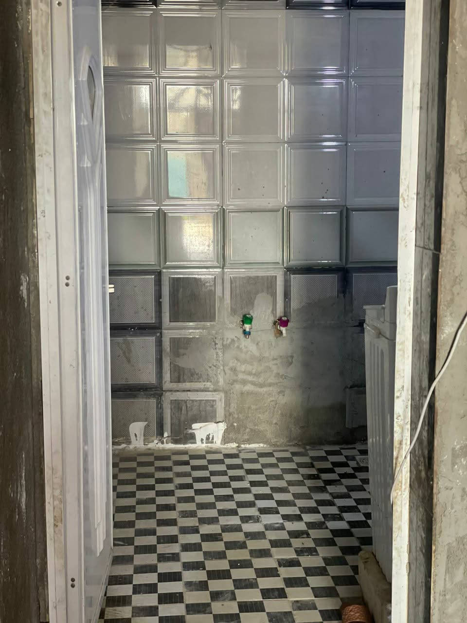 بيت البيع المساحه 100متر على طريق ابو جاسم حي المنتظر يبعد عن شارع العام ٣٠٠متر  غرفه نوم ١ ستقبال وصاله ومطبخ وصحيات السعر 16 مليون عنوان  مكتب  السعدي للعقار  بابل المسيب على طريق ابو جاسم قرب حي النوار مقابل فرن صمون *********** واتساب
