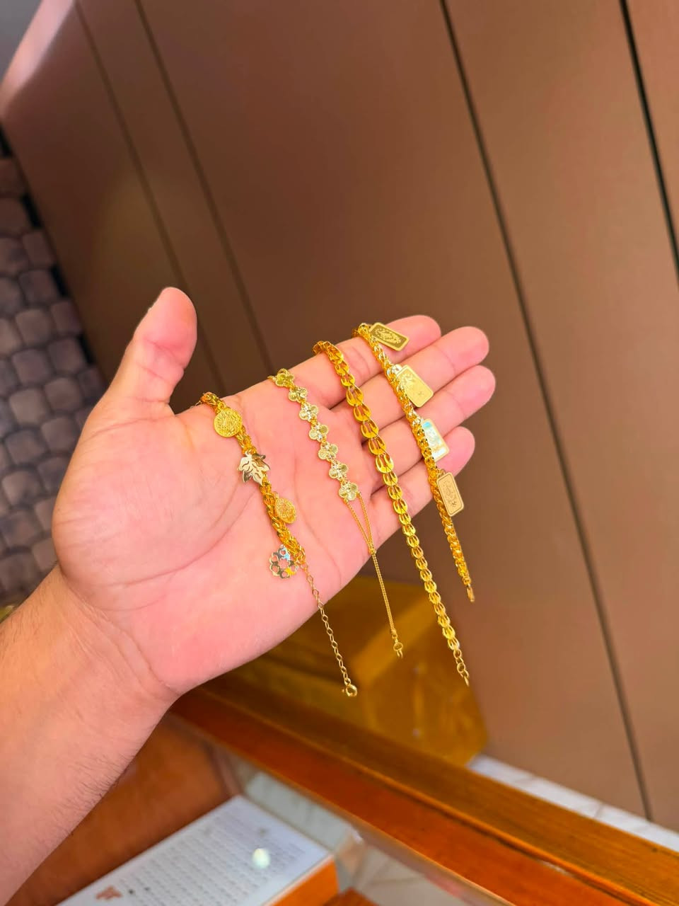 💎احدث واجمل الموديلات 💎 

   .. خليجي . أيطالي ..  موديل حديث 

                 تتوفر  موديلات أخرى داخل المحل 

💎صياغة ومجوهرات محمد سليم 💎 
للاستفسار  مراسله الصفحة او  الاتصال

***********
