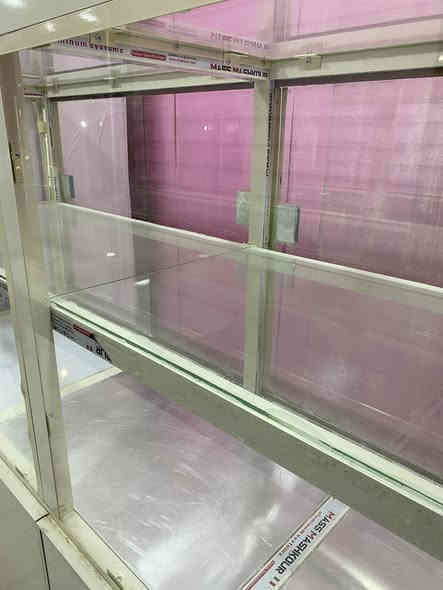 السلام عليكم 
اغراض للبيع
 
برادات عدد 4 ماركة ايگور التركية احسن نوعية تبريد عالي و ثلج ايضا حجم كبير نظافة 90‎%‎ 

سبلت ميديا امڤيرتر سحب و وطني 2 طن جديد مستخدم 4 شهور 

بنكات سقف ثانوي عدد 3 شغالات مع ريمونت تحكم 

فاترينا عرض المنيوم  ارتفاع متر و نص   طول مترين جديد جدا 

للتفاصيل اكثر الاتصال على ***********
