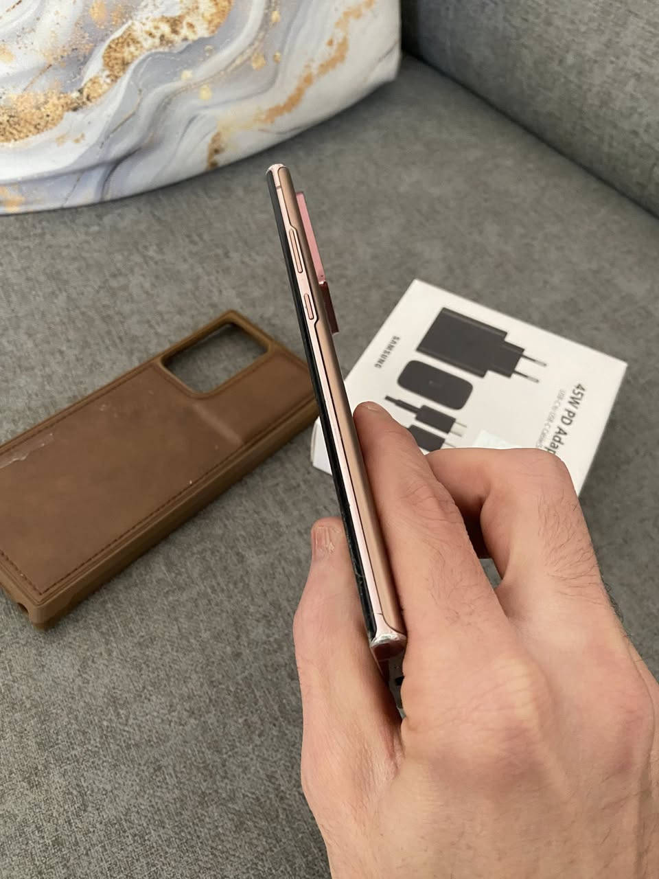 سلام عليكم Galaxy Note20 Ulta للبيع
جهاز واضح بلصور بي فطر بلكلاس وبي هاي النقاط بس كلشي ممأثره عليه مبدل ضهر عربي شرق اوسط دبل سيم كرت ذاكره ٢٥٦ عشواىيه ١٢  ويا شاحنه اصليه مالته فقط كله شغال وبي ضمان السعر ٢٠٠ الف وبي مجال بسيط كلش مكاني بغداد العطيفيه
***********وتساب
*********** وتساب
