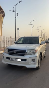 لاندكروز بريمي • ٢٠١٥ • ٢٤٢ ألف