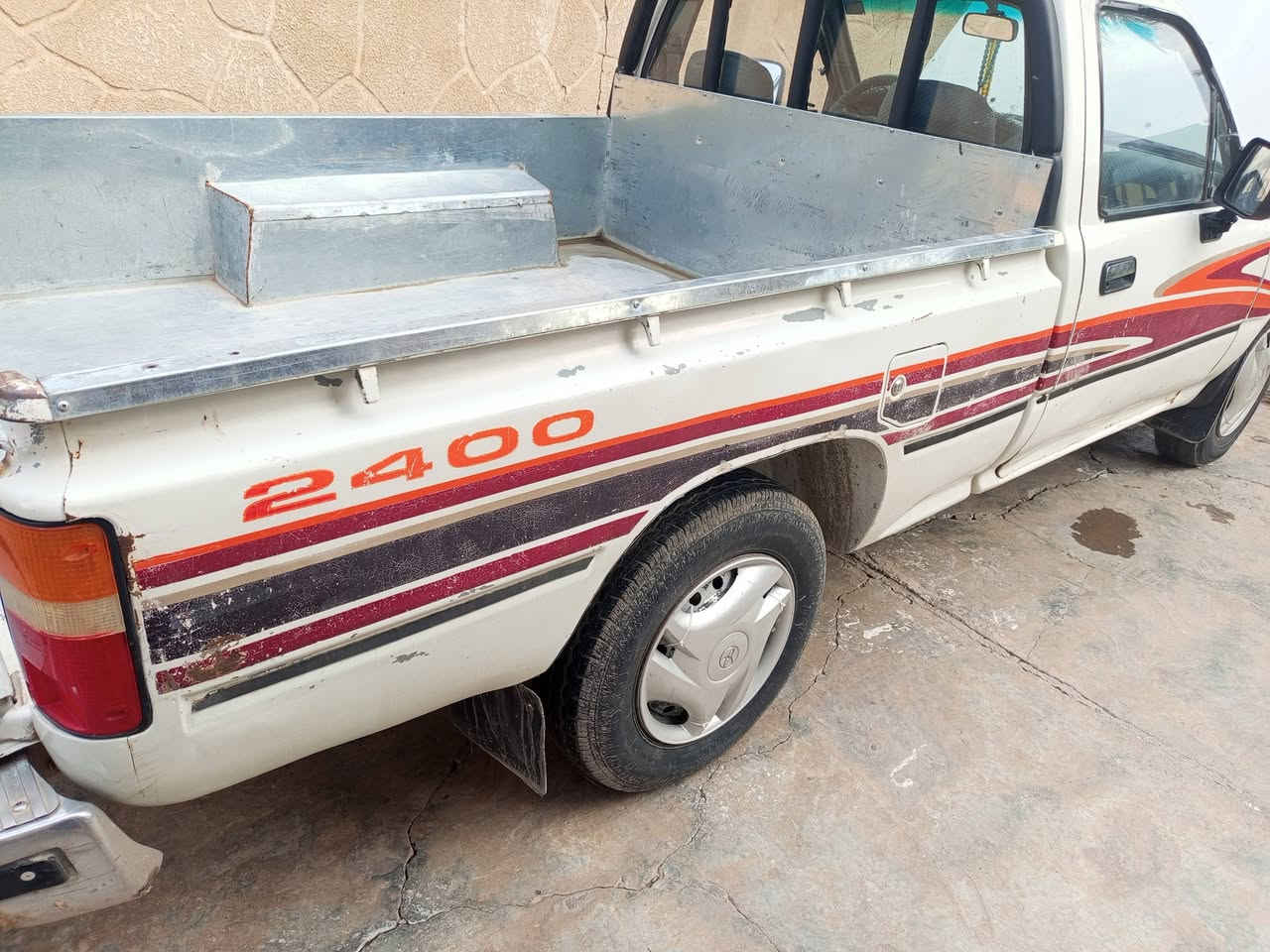 السلام عليكم ورحمه الله وبركاته تيوتا للبيع موديل 92 سنويه 29 رقم دولي باسمي شرط  مكينه كير اكسل شاصي كلها بل شرط دوشمه الداخل جديد دوشمه الموصل حطاطه والجاملغات دومشمتها والبدي كذلك غلفته بل موصل سياره كامله مكمله السعر 58 وبيها مجال قليل للشراي مكانها صلاح الدين تكريت رقم الهاتف *********** أخوكم أبو فاروق الدوري
