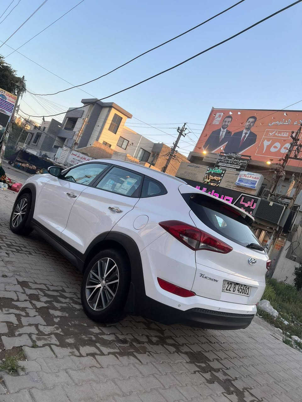 السلام عليكم
توكسان 2017خليجية مكفولة بيهة فقط تكشير بالبنيد واظح بالصورة 
ماشية٩٩الف رقم اربيل بأسمنة 
هزة وسنوية جدد
كشنات جلد وستيرن خياط وتحكم ستيرن جهتين 
ثلاث انظمة قيادة
خمسة ويل كب
تخم تاير جديد 
مكينة ٢٠٠٠ دوش 
جديدة جاهزة لاخر حباية
عارضهة ١٧٣ وبيهة شي بسيط
مكان السيارة بغداد مقابل مرور الطوبجي
***********
