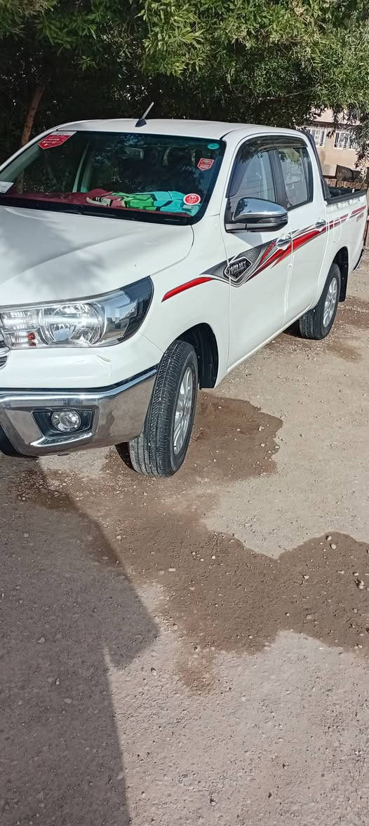 تيوته هايلوكس موديل 24 مكفوله كفاله عامه من كلشي تليفون*********** ماشيه 29 الف مكان واسط
