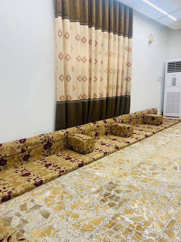 السلام عليكم ....
اغراض مستخدمه للبيع 
* ديوان ارضي ١٦ متر مع ٤ تجوات نضيف اسفنج جديد 
* جرباية اطفال نضيفه اخت الجديده  استخدام قليل للبيع 
*عربانه معاقين كهربائيه نضافتها كما موضح بلصور 
الاسعار الاستفسار خاص او الاتصال على الرقم ***********

