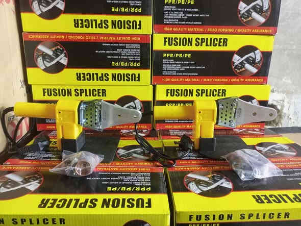 كاويه بوري معه ملحقاتها السعر 5250  ألف توصيل مجاني لجميع المحافظات إلى باب المحل عدد  تعبئه الكارتون 14قطعه رقم الواتساب ***********
