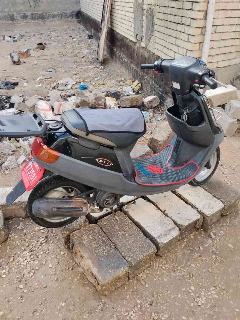 دراجه بطه موديل 2003
كفاله عامه وراقها موجوده 
وماصارلها شهر كم شهر من طالعه من المعرض كهربائياتها كلها شغلها اشاره 
هندر سلف كلشي شغال  
السعر 600الف  متوازي على الفلوس أيضا وبيها مجال مكاني كربلاء المقدسه وهذا رقمي ***********
