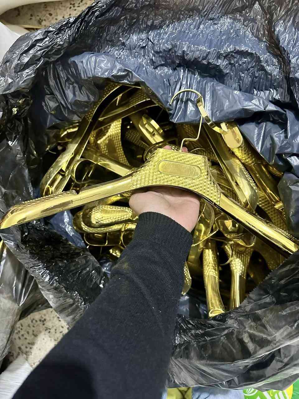 تصفية ذهبية.. تجهيزات محل (أخو الجديد) ✨
متوفر وجبة محدودة ونظافة 100%:
1️⃣ تعاليك ملكية (ذهبي ):
• العدد: 140 قطعة.
• السعر: 750 دينار للقطعة.
• تمتاز بمتانة عالية .
2️⃣ ملكان نص (رجالي):
• العدد: 2 قطعة.
• السعر: 30 ألف للقطعة.
• قوالب قياس مضبوطة ونظافة تامة.
📍 الموقع: بغداد - البلديات.
📞 للتواصل: [***********
او التواصل دايركت
