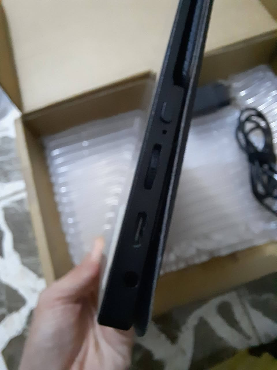 متوفر للبيـــــع 
 شاشة oled تعمل عل كيبل مني hd
جديده نقص الكيبل الـhd


**إذا كنت صاحب هذا الإعلان وتريد حذفه لأي سبب، رجاءا أرسل رسالة إلى الدعم الفني**
