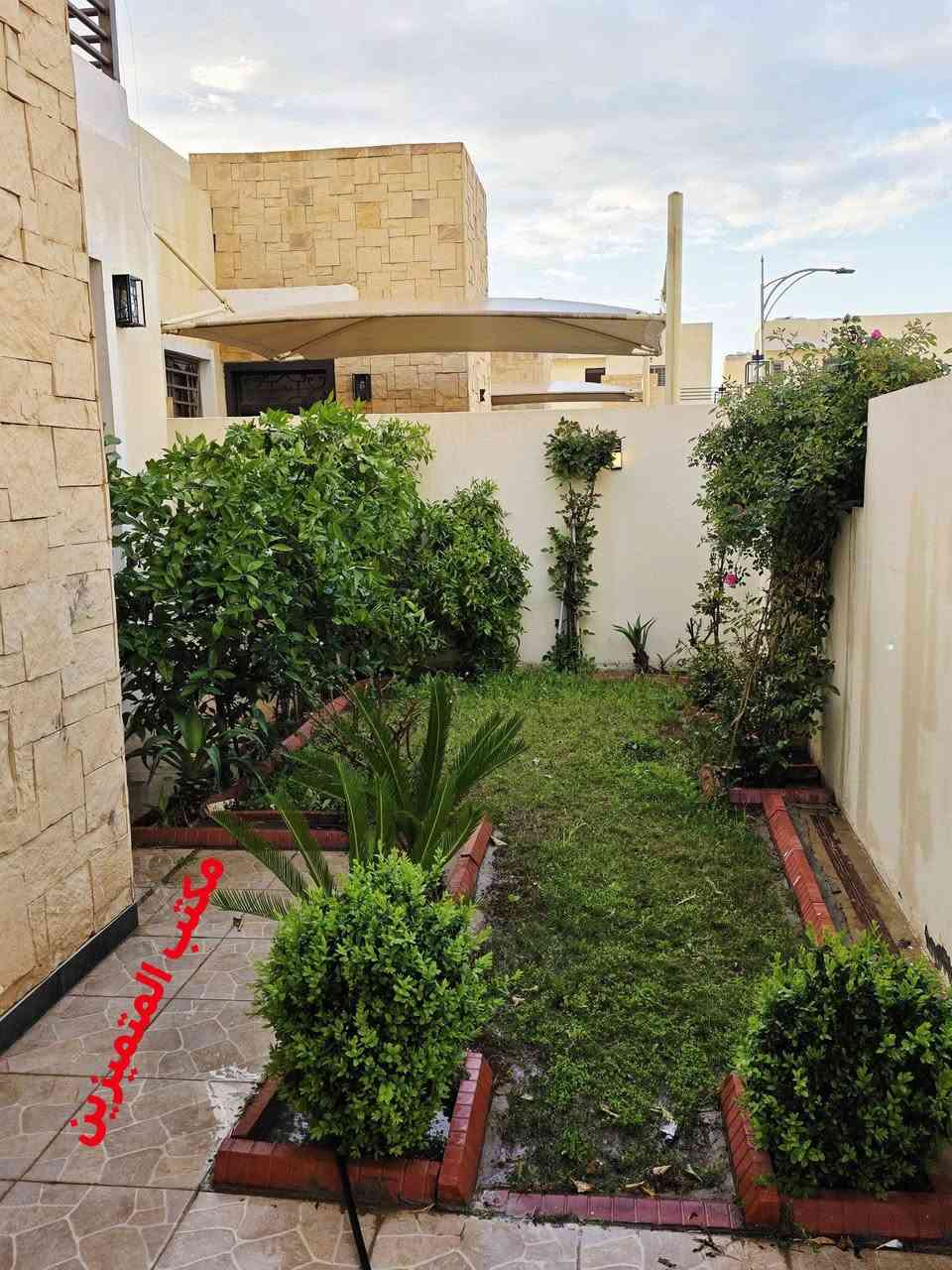 دار للبيع ../مجمع بيتي السكني / الزون الثاني / قرب الفلكة/ والجامع والمدارس والاسواق ...

الدار موقع مميز مطل على حديقة 
اتجاه الدار ..على الشارع العام 

المساحة ٢٢٠ متر 
تغييرات عده داخل المنزل من ارضية الى نقشات مغربيه رائعه واصباغ عالمية درجة اولى .. 
جميع الاثاث المبين في الصور مع البيت علماً الاثاث الراقي وليس التقليد او العادي .. 
المطبخ فقط /٩٠ 
وباقي الاثاث مميز وراقي 

تفاصيل الدار 
٣ نوم 
استقبال 
صالة داخلية 
حديقة
كراج 
صحيات وحمام عدد ٣ 

للاستفسار عن السعر 
الاتصال /***********
#مكتب_المتميزين
