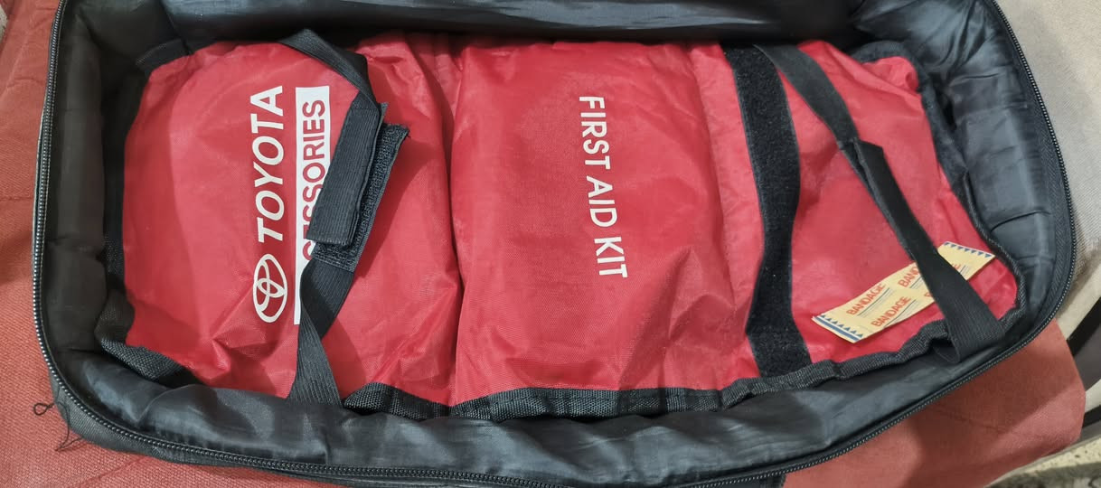 سلام عليكم لد ضوة عالي مال كشتات ينشد على كل السياراة ويا راسطه مالته اصلي ياباني مامشدود 
ومتوفر هم جنطه اسعافات كامله من كلشي مال تيوتا لاندكروز الاصلي للتواصل ***********
