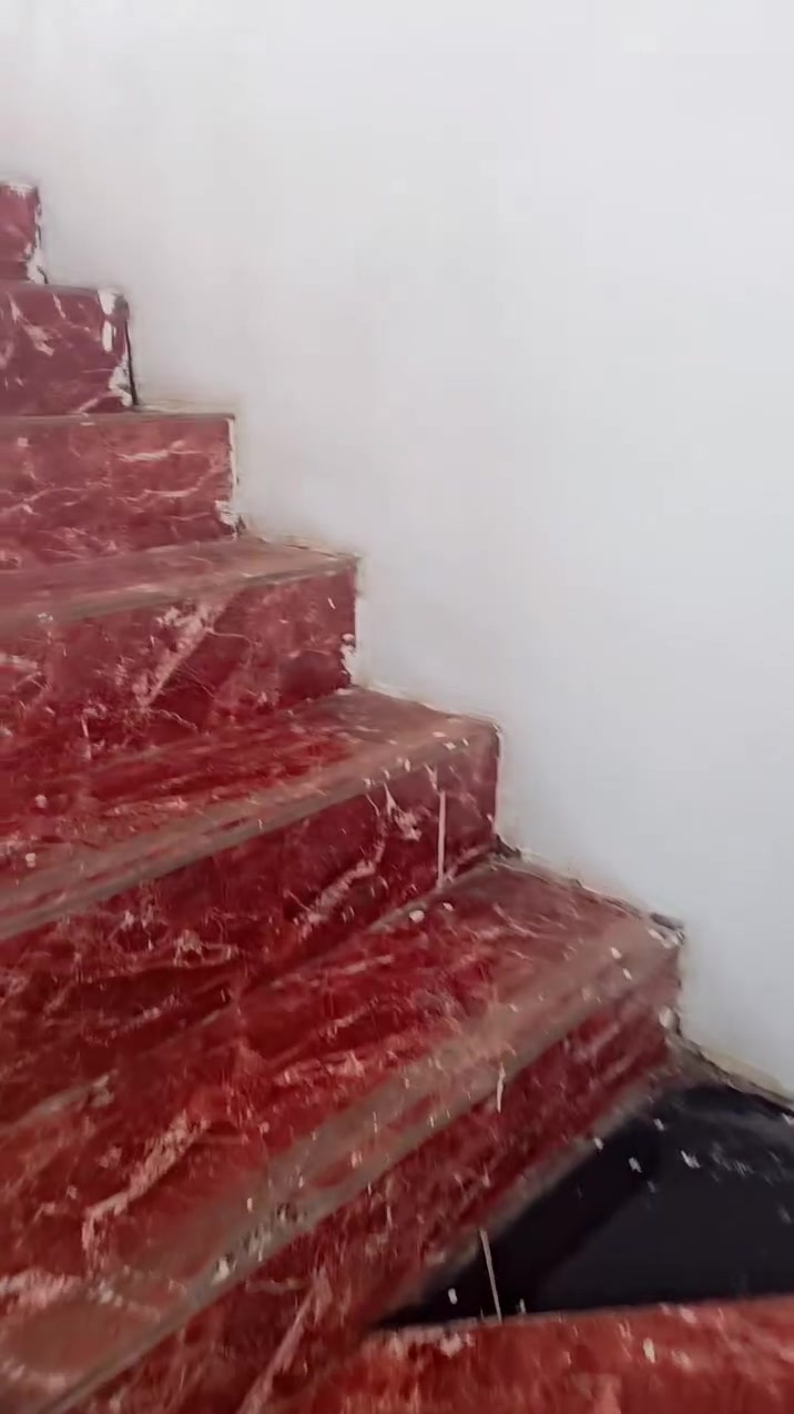 بيت زراعي ١٠٠ متر بيت اغلام شارع ١٥ بلفرع طابق ونص بناء حديث ترميم حديث السده  غرفه نوم وصاله واستقبال وممر وصاله وغرفه نوم وصحيات خارجيه وداخليه مطبخ حار الطابق الأول وسطح *********** ب٩٠
