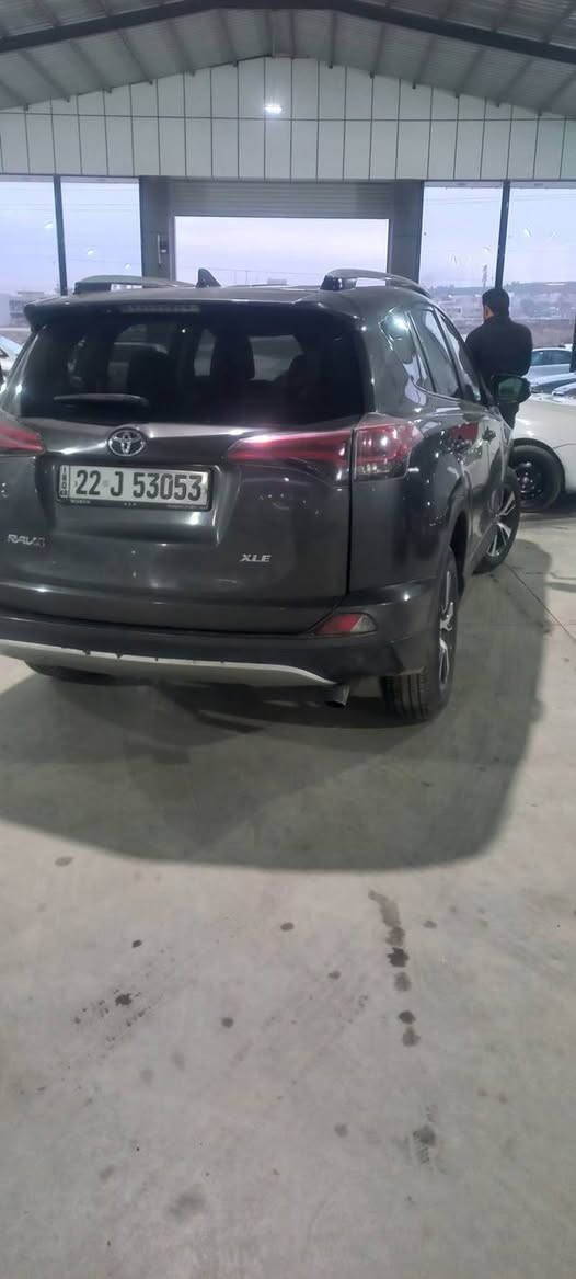 رافور موديل ٢٠١٨ موصفات XLE بها أربعه قطع كلير أمريكا بدون ضربة ارباكات شريكة ماشيه ٨٧ الف مايل سنويه جديد هزه جديد سياره  نضيفه كلش حلو رقم شانصي مرفق مع نشر سعر ١٦٣ ورقه مجال مكان سيارة قضاء بردةرش موبايل ***********
