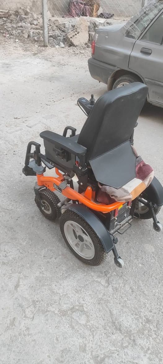 كرسي كهربائي بحالة جيدة السعر 450
العنوان كربلاء 
***********
