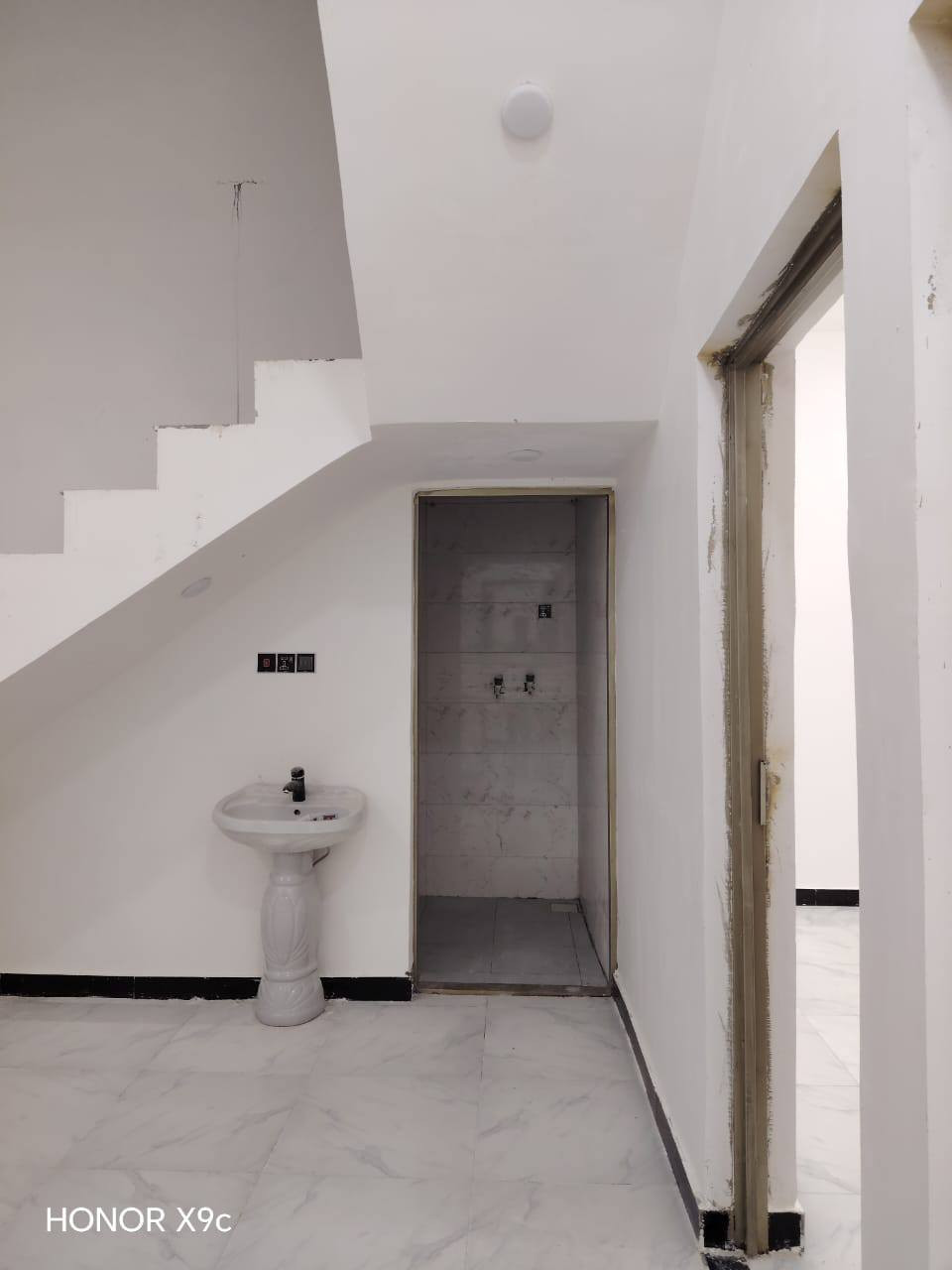 (بسم الله الرحمن الرحيم)
دار للبيع المساحه 240م🏡
العنوان الجزيره باب الهوا 🌷
يحتوى علـّۓ 
3 غرف منام
أسقبال. صاله. مطبخ.صحيات داخلي خارجي.مناور

#نوع_صبغ البيت ڱڵـه  جوتن ديكور ايطارات
#نوع_البيبان وشباك حديد او اخشاب ڱڵـه  تفصال
الخدمات كامله ماء كهرباء اناره شارع 8متر 🛣

نوع طابو صرف زراعي بأسم عراقي حصراً🫆📜

للاستفسار
رقم الهاتف
***********📞
