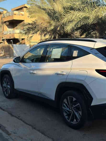 السلام عليكم للبيع فقط توسان خليجي ماشية ١٧ الف كيلو متر حقيقي موديل ٢٠٢١ 
مواصفات حساسات شاشة لمس مانع انزلاق هند بريك دكمة  نظام ترحيب وتشغيل عن بعد بيه هواي مواصفات والسيارة مال جناي حيل نظيفة والسيارة بسمي السعر شتين وعشرين ورقة وبيهة مجال حك الجية والسيارة بعد ريحة الشركة بيهة للاتصال *********** مكان السيارة بغداد شاؤع فلسطين
