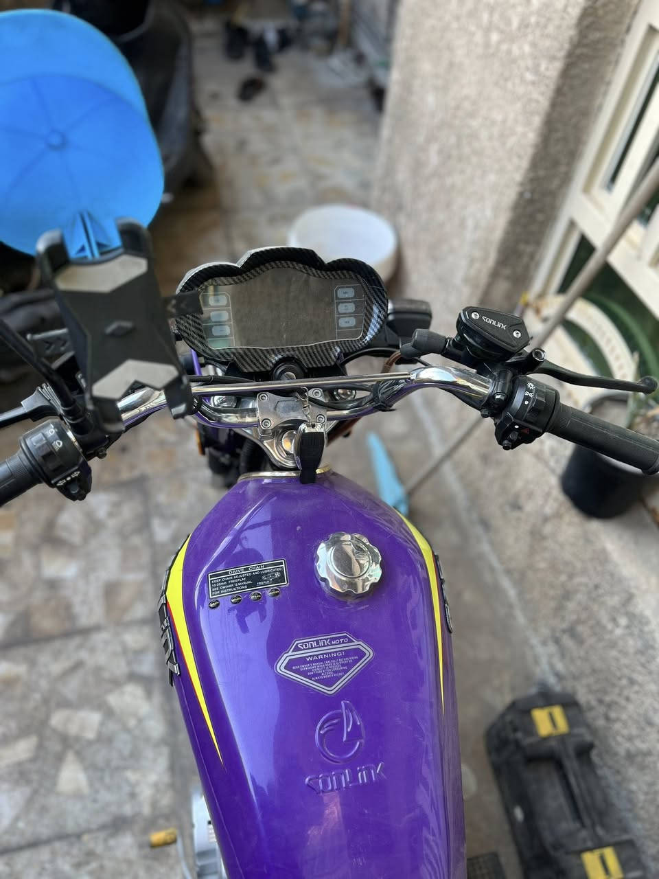 سلام عليكم دراجه سافان مديل 2025  شهر 11مكينه 200 شاشه تشغيل عن بعد  الدراجه متروكه صارله شهرين يحتاجلها بس باتري الدراجه جديده بعده بالعافيه على الياخذه 
السعر /900 الف 
العنوان : بغداد حي اور 
الاتصال على الرقم ***********
