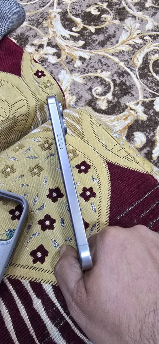 15 برو ماكس 256شرق اوصط ماستر بطاريه 89 شريحه وحده بس الضهر مكسور ب850 (***********
