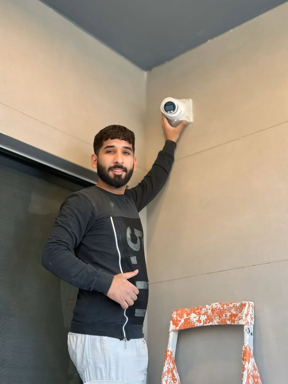 تم نصب كامرات مراقبه اليوم
منطقة الدوره (حي الطابقين السكني ) 
(شارع ابو ايمن الدلال)
مستعدين لتجهيز وتنصيب (كامرات مراقبه)
كافة المواقع( منازل _ محلات _ شركات )
فني (كامرات مراقبه ) (باسعار مناسبه)
للاستفسار يرجى مراسلة الصفحة
أو الاتصال على الرقم التالي :
 سجاد ***********￼
